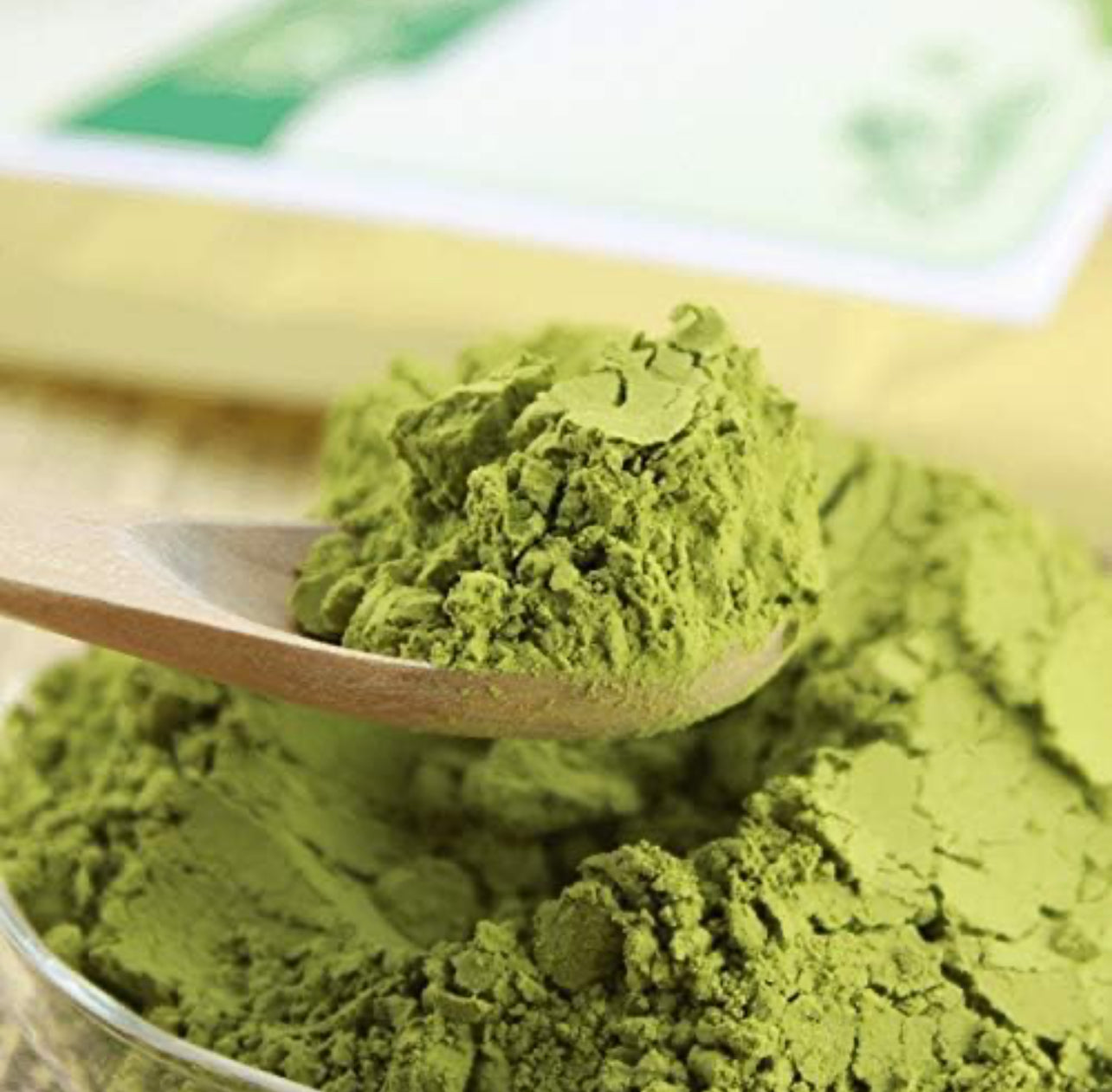 Te Matcha premium bio. El Té Matcha se cultiva a la sombra durante largos períodos de tiempo, en la región de UJI (Japón), donde se elabora usando las hojas más finas.Producto 100% vegetal, sin conservantes, azúcar, aromatizantes o potenciadores…